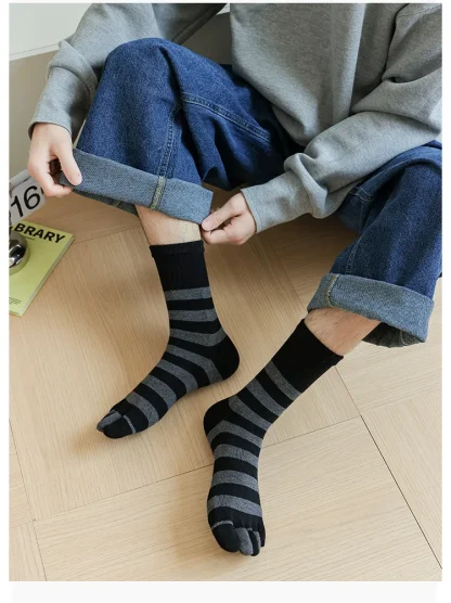 Classic Two Tone Striped Socks - Image 2