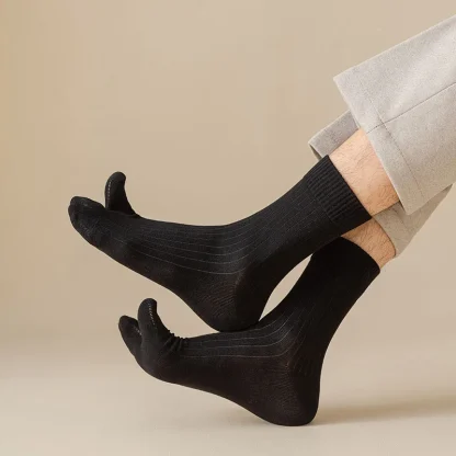 Split Toe Socks with Solid Color Design - Image 6