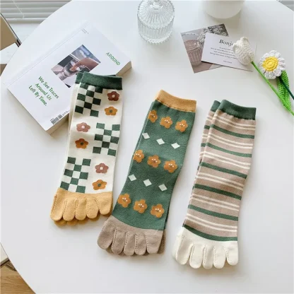 Crew Length Fingersocks with Colorful Prints - Image 11