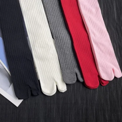 Simple Split Toe Socks with Plain Design - Image 8