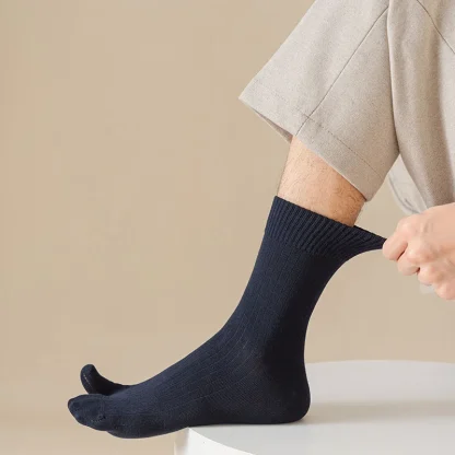 Split Toe Socks with Solid Color Design - Image 3