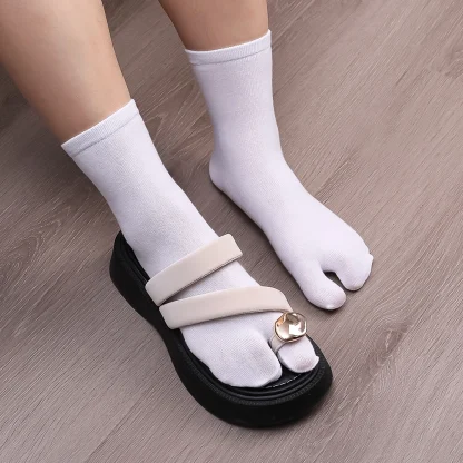 3 Pairs Split Solid Toe Socks - Image 3