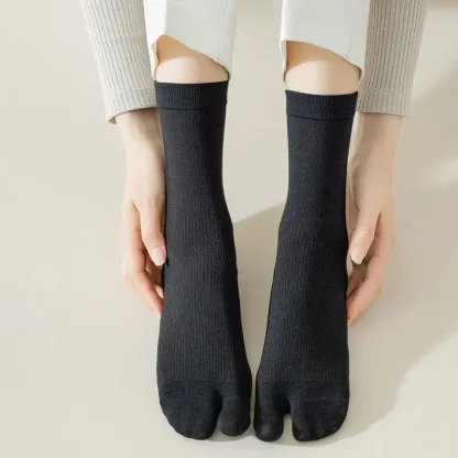 3 Pairs Split Solid Toe Socks - Image 5