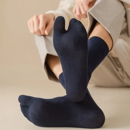Split Toe Socks with Solid Color Design - Image 4