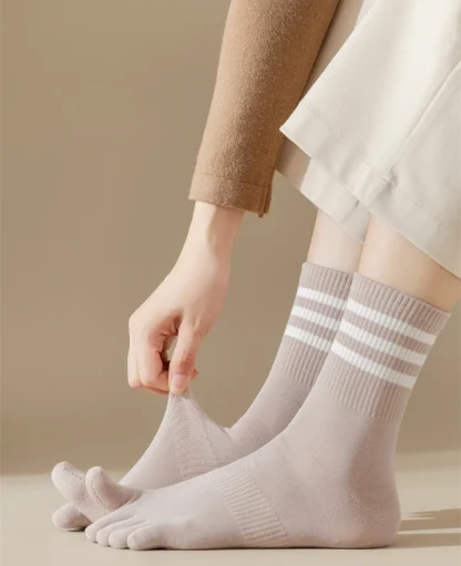Striped Trim Crew Comfy Toe Socks - Image 9