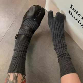 Comfortable Plain Socks with Two-toed Design