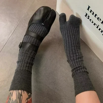 Comfortable Plain Socks with Two-toed Design