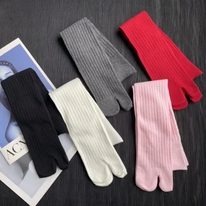 Simple Split Toe Socks with Plain Design - Image 6