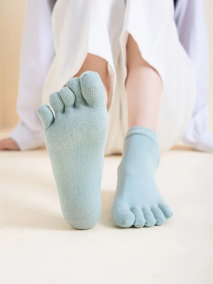 Moisture-wicking Solid Color Toe Socks - Image 6