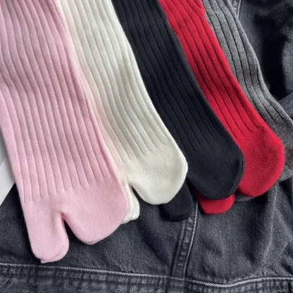 Simple Split Toe Socks with Plain Design - Image 4